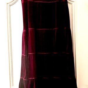 Tempo Paris, size L, wine velvet tiered skirt.